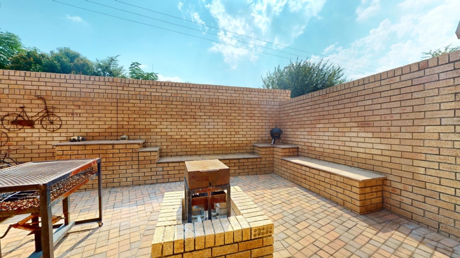 17 Bedroom Property for Sale in Vyfhoek A H North West